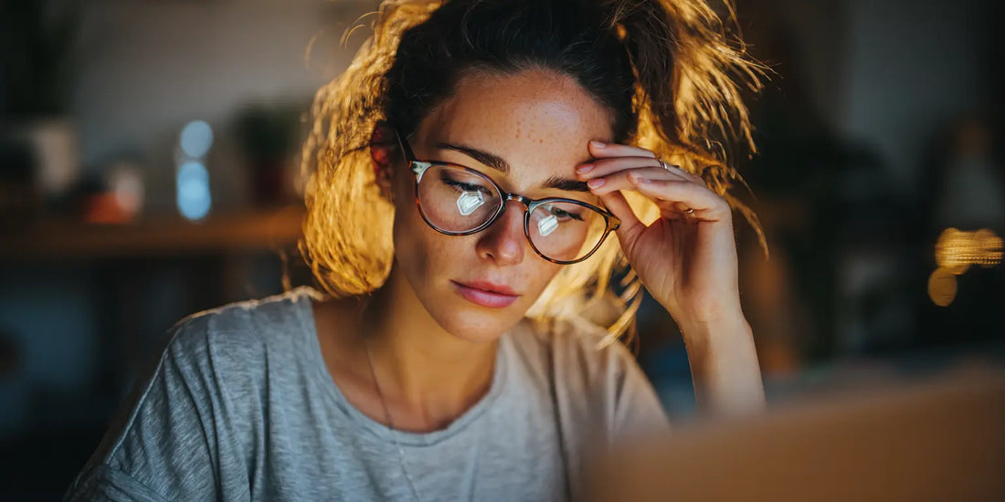 5 Sinais de que Você Precisa Trocar Seus Óculos (e Não Está Percebendo)